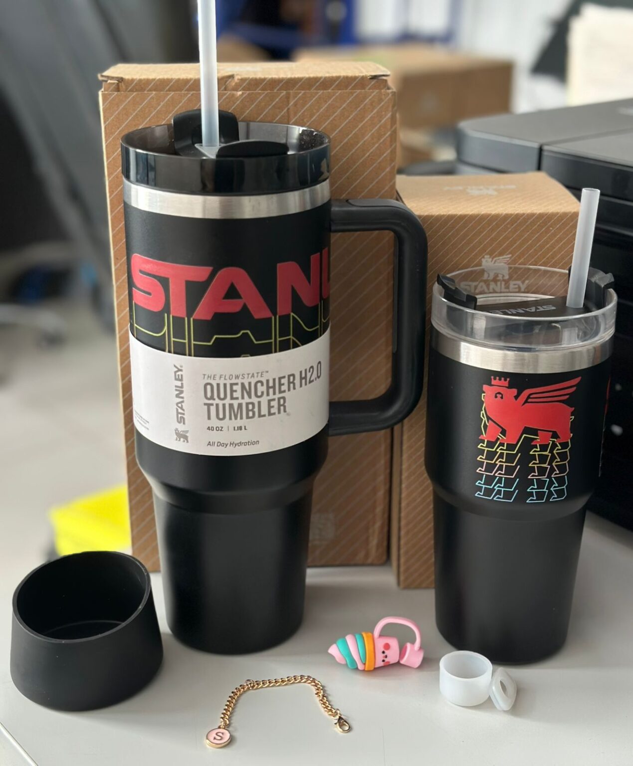 Combo de Vasos Térmicos que Todos Quieren: STANLEY Quencher 40 oz + 20 oz | ¡Potencia, Estilo y Resistencia!