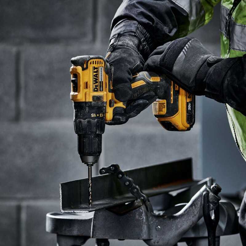 TALADRO INALAMBRICO DeWALT - Dos baterías de 24V + Accesorios